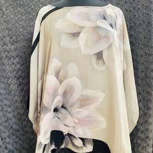 Chicos gorgeous floral poncho tunic top